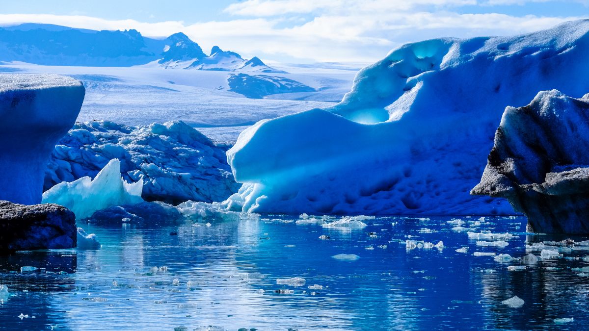fun fact about antarctica..90 percent of freshwater trapped in antractica (2)