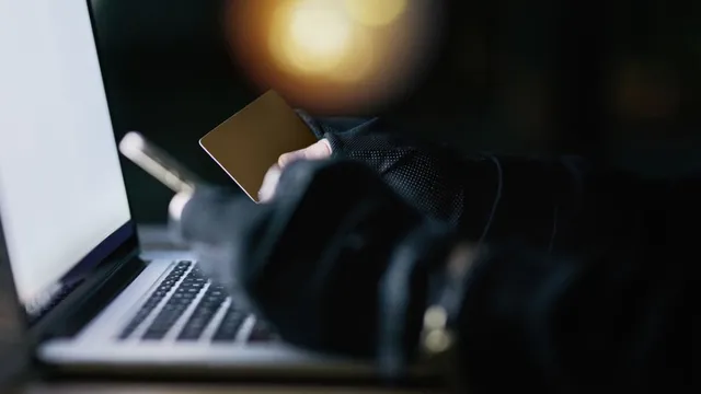 singapore-online-scammers-will-now-face-six-whip-for-every-fraud-caning-law-viral-video