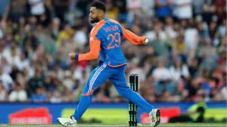 IND vs AUS 5th T20I: Varun Chakravarthy Just Five Wickets Away From Breaking Kuldeep Yadav's THIS Record