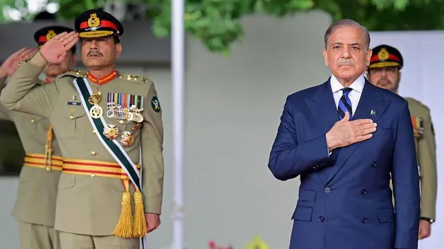 pakistans-lesson-from-india-turns-into-power-play-tables-constitutional-amendment-to-boost-army-power-cement-asim-munirs-control