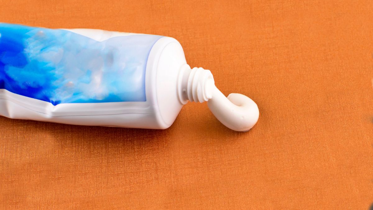 DIY Hacks To Use Toothpaste
