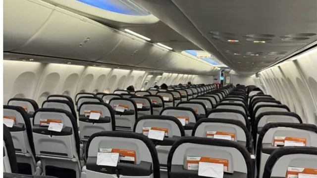 bengaluru-delhi-flight-runs-nearly-empty-as-air-pollution-threatens-passengers-netizens-say-no-one-wants-to-fly-to-delhi