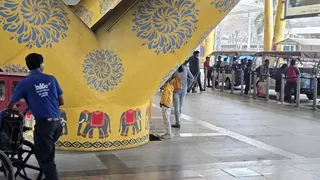 Child Urinates Outside Chennai Airport, Viral Photo Raises Eyebrows Over Public Behaviour