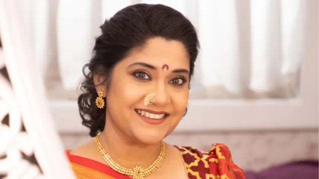 stipend-dunga-renuka-shahane-recalls-casting-couch-experience-with-a-married-producer