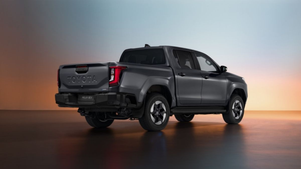 ToyotaHiluxEVRear