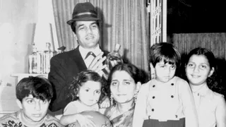 Meet Dharmendra And Prakash Kaur’s Lesser Known Daughters Ajeeta And Vijeta Deol, Who Shunned Showbiz