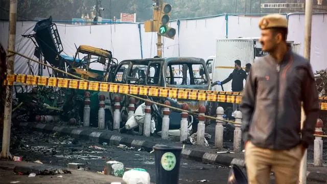delhi-red-fort-blast-kills-13-nia-takes-over-probe-security-tightened-across-india-cm-announces-compensation-top-updates