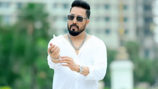 mika-singh-cancels-delhi-show-following-tragic-red-fort-car-blast