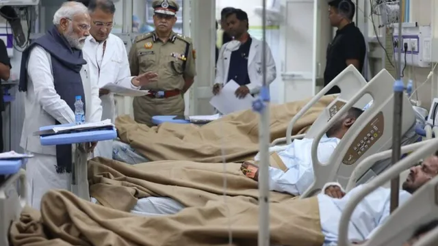 delhi-blast-pm-modi-meets-red-fort-blast-survivors-at-lnjp-hospital
