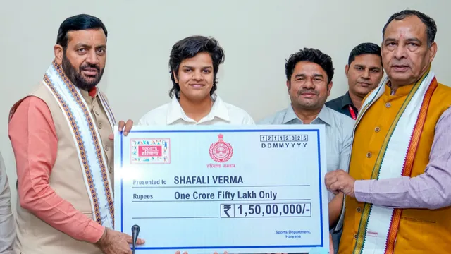 india-world-cup-final-hero-shafali-verma-receives-rs-1-point-5-crore-prize-during-facilitation-by-haryana-government