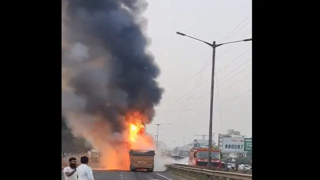 pune-road-accident-several-killed-injured-on-navale-bridge-after-car-gets-crushed-between-two-speeding-trucks-traffic-advisroy