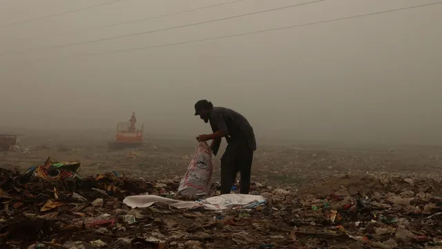 pakistan-reaches-another-toxic-milestone-becomes-worlds-most-polluted-city-as-aqi-hits-632