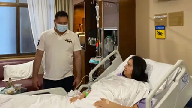 rohini-acharya-vs-tejaswhi-yadav-told-that-i-took-money-ticket-for-donating-kidney-lalus-daughter-fresh-charges