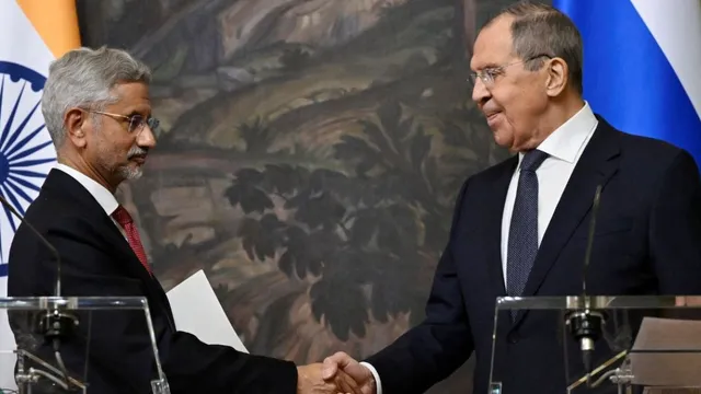 jaishankar-meets-lavrov-in-moscow-key-defence-and-trade-pacts-being-finalised-ahead-of-putins-december-trip