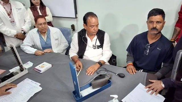 medicine-shortage-at-rims-jharkhands-health-minister-irfan-ansari-reprimands-director-during-surprise-visit