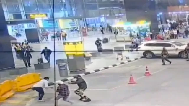 bengaluru-man-armed-with-knife-tries-to-attack-taxi-drivers-at-kempegowda-airport-t1-watch