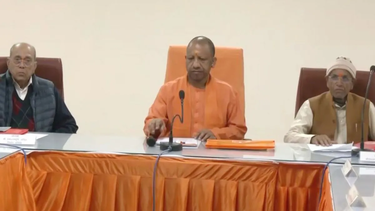 UP CM Yogi Adityanath Visits Ayodhya, Reviews Flag Hoisting ...