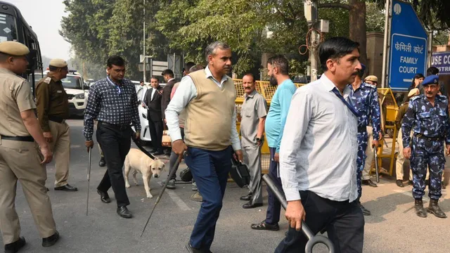 delhi-bomb-threat-agencies-probe-over-thousand-dark-web-emails-sent-via-vpn-in-past-two-years