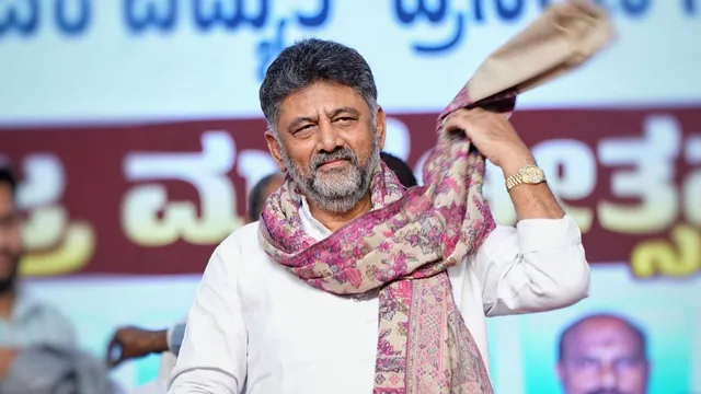 dk-shivakumar-loyalists-rush-to-delhi-to-meet-congress-top-brass-amid-karnataka-cm-power-struggle