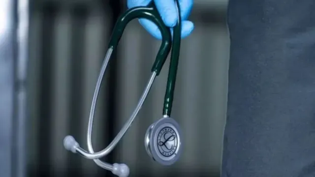 meerut-doctor-uses-fevikwik-on-toddlers-wound-instead-of-stitches-fir-filed