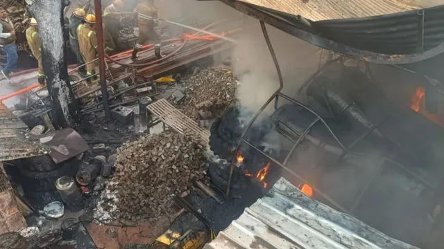 kanpur-news-short-circuit-triggers-blaze-at-construction-warehouse-oil-drums-burst
