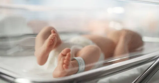 karnataka-shocker-govt-hospital-conducts-delivery-of-woman-in-corridor-newborn-falls-to-death