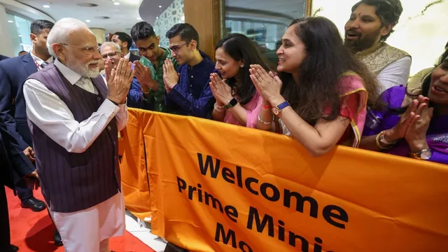 from-ganga-maiya-in-tamil-to-ganapati-prarthana-indian-diaspora-lights-up-johannesburg-as-pm-modi-arrives-for-g20-summit-video