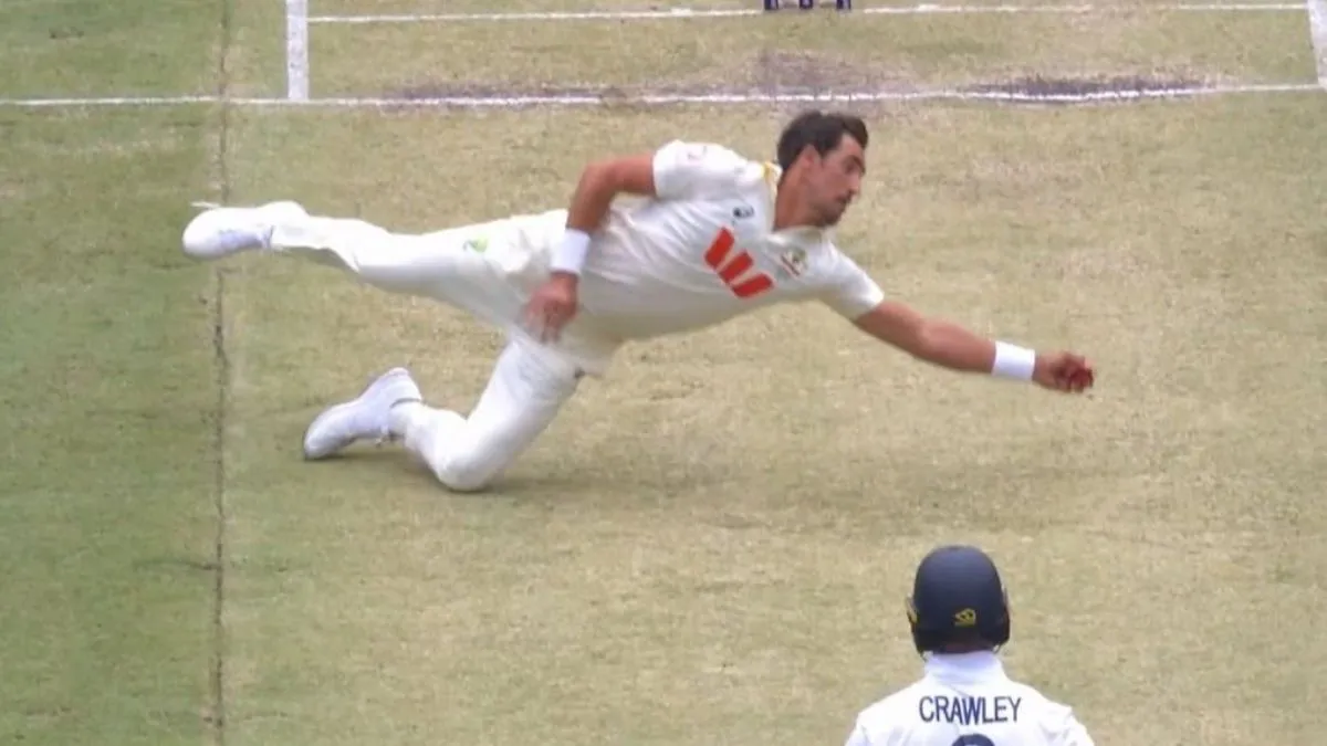 AUS vs ENG 1st Test: Mitchell Starc's Spellbinding Diving One-Handed ...