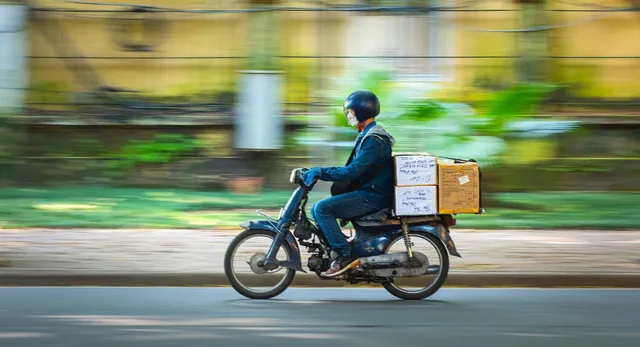 noida-to-ban-petrol-diesel-delivery-vehicles-mandates-clean-fleet-transition-by-2026