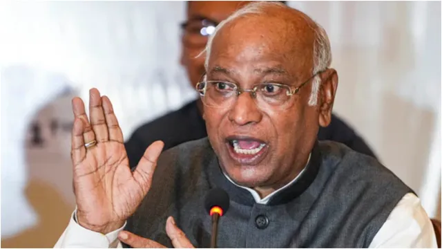 high-command-to-decide-kharge-after-home-minister-parmeshwara-joins-karnataka-cm-race-with-siddaramaiah-dk-shivakumar