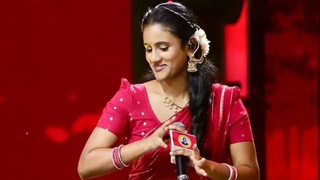 sa-re-ga-ma-pa-tamil-season-5-winner-susanthica-lifts-the-trophy-how-much-prize-money-did-she-win