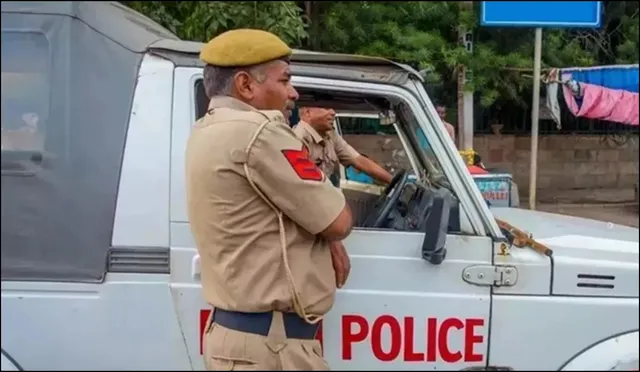 mumbai-man-poses-as-prophet-muhammads-descendent-dupes-two-women-of-rs-11-lakh