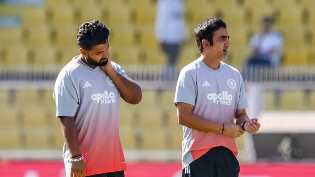 ind-vs-sa-indian-head-coach-faces-hay-hay-gambhir-chants-from-angry-fans-post-2-0-whitewash-video