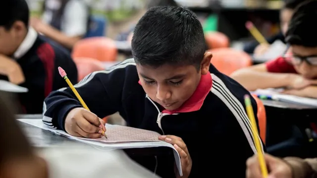 delhi-air-pollution-offline-classes-resume-as-grap-stage3-restrictions-lifts-air-quality-remains-very-poor