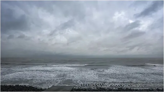 cyclone-ditwah-update-how-will-storm-from-bay-of-bengal-impact-delhi-up-bihar-weather-forecast