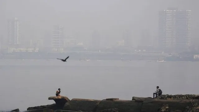 mumbai-aqi-today-air-quality-dips-to-152-aditya-thackeray-targets-govt-says-we-compete-with-delhi