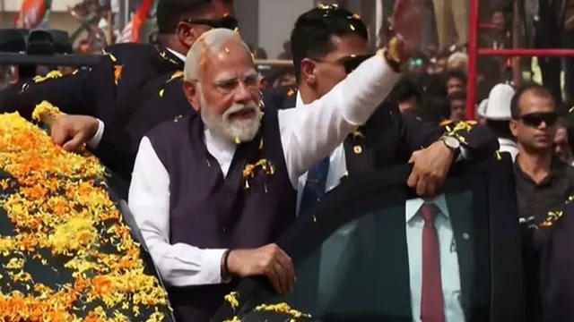 karnataka-pm-modi-holds-roadshow-in-udupi-to-attend-gita-recital-unveil-golden-cover-at-krishna-math