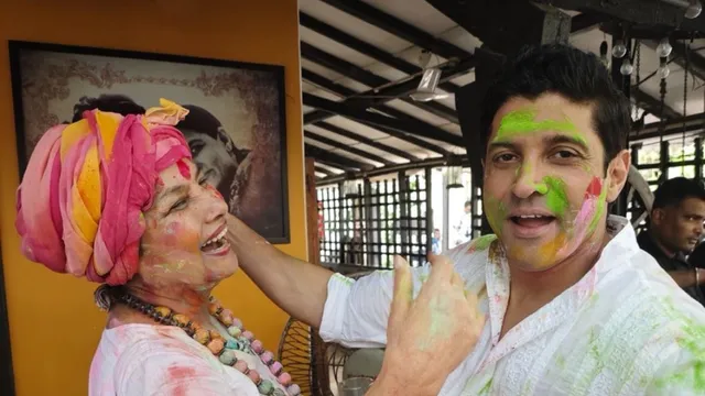 so-so-proud-of-you-shabana-azmi-showers-love-on-farhan-akhtar-for-his-performance-in-120-bahadur