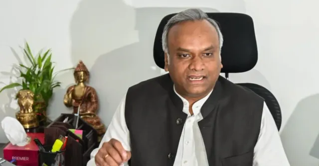 karnataka-cm-tussle-priyank-kharge-plays-down-leadership-crisis-meets-dk-shivakumar