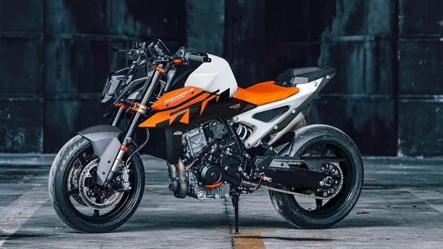 ktm-unveils-990-duke-with-new-white-black-orange-livery-in-pictures