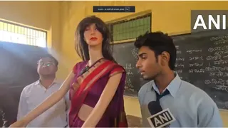 UP Student Builds Hindi-Speaking Robot ‘Sophie’, Inspiring Classrooms Across India