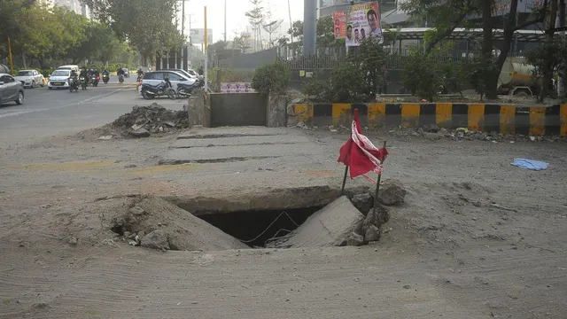 ghaziabad-culvert-collapse-near-yashoda-medicity-disrupts-traffic-in-indirapuram