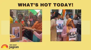 Varanasi Locals Perform ‘Aarti’ Of Russian President Putin’s Photo Ahead Of His India Trip In Viral Video | What's Hot Today