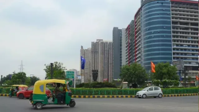 noida-traffic-advisory-traffic-diversions-announced-between-gaur-chowk-d-mark-in-greater-noida-west-details