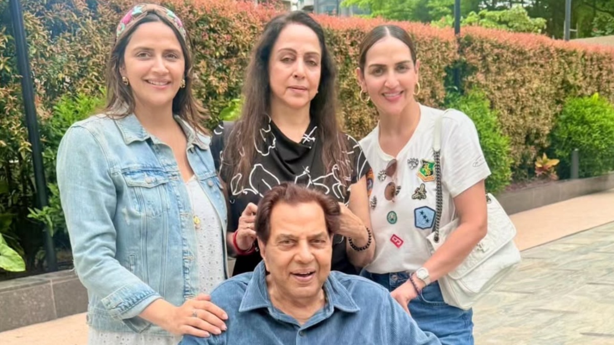 Dharmendra Hema Malini and daughters