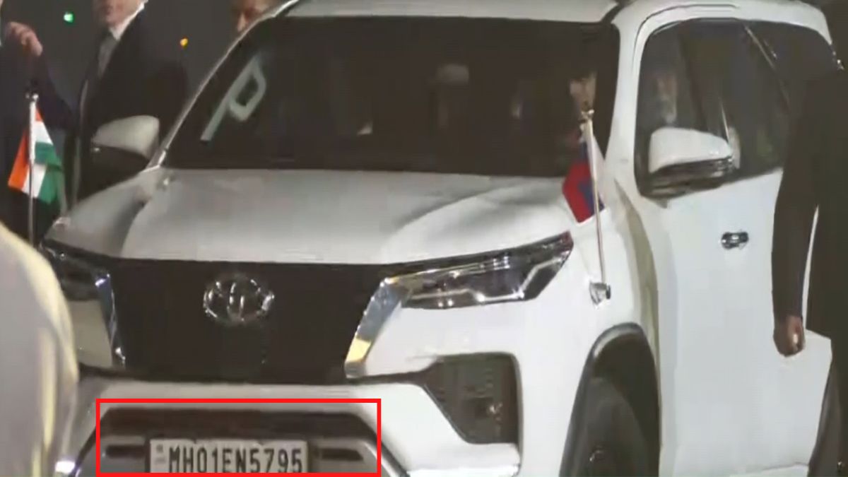 PMModiWithVladimirPutinnoplate