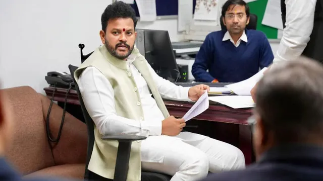 aviation-minister-ram-mohan-naidu-reviews-control-room-amid-massive-indigo-flight-cancellations-delays