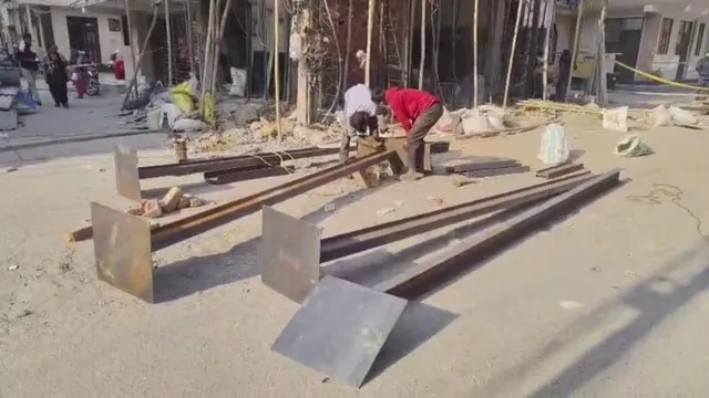 panic-in-rohini-3storey-underconstruction-building-tilts-area-cordoned-off-demolition-possible