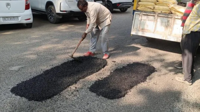 pwd-fills-872-potholes-on-delhi-roads-in-special-antipollution-drive-following-cms-directive