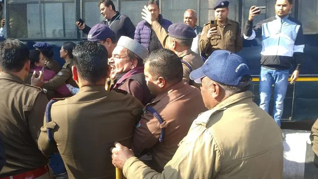 dehradun-protest-nursing-staff-allege-irregularities-in-hiring-process-demand-withdrawal-congress-leader-arrested